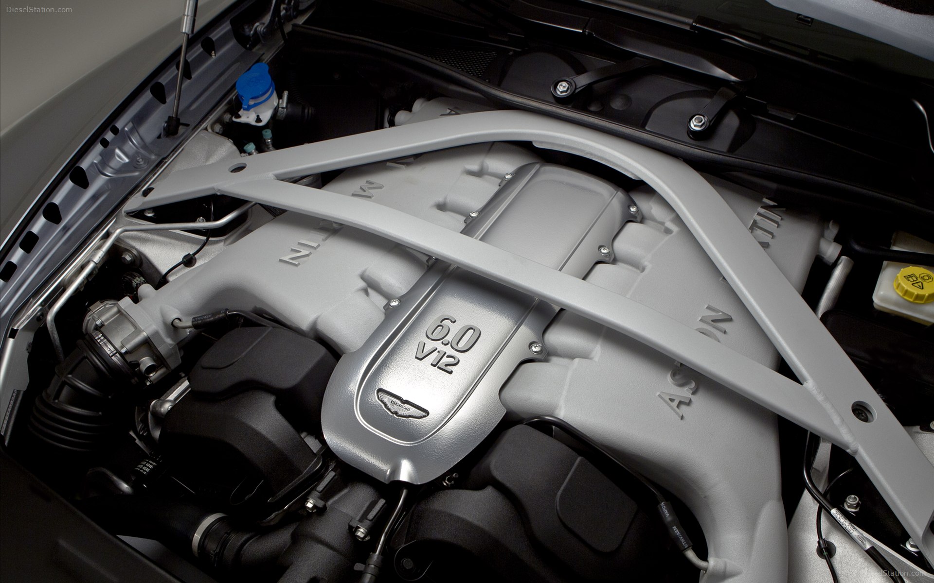 Aston Martin DB9 2013